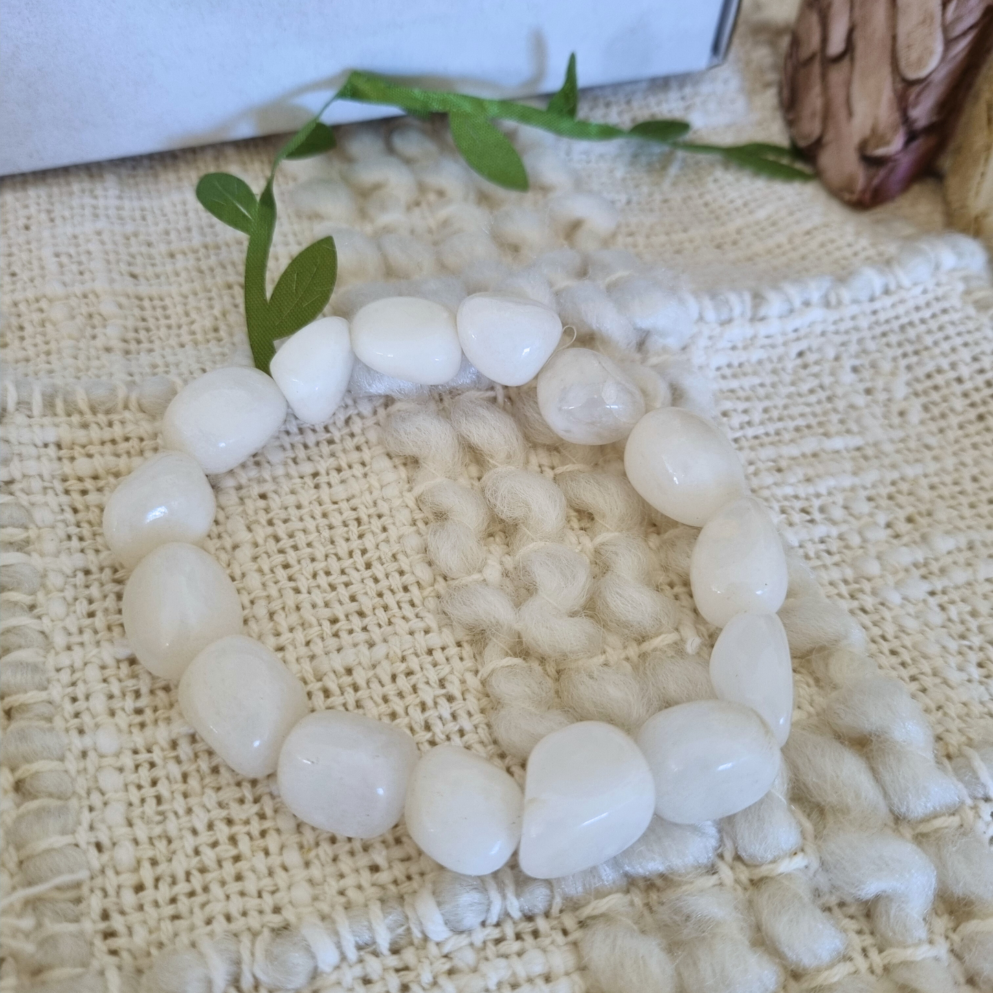 Gift box - White jade Bracelet & Tumblestones