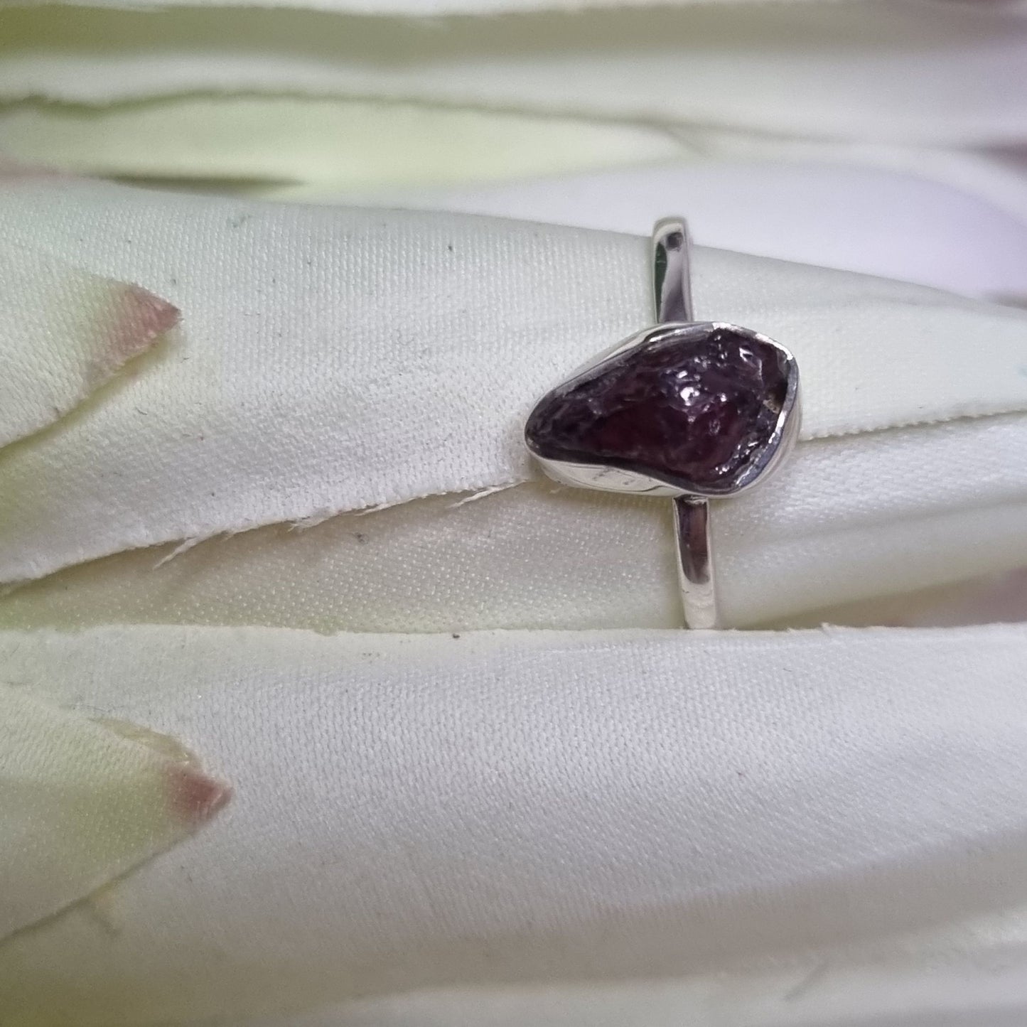 Raw Garnet Ring – Sterling Silver Crystal Ring for Passion & Grounding