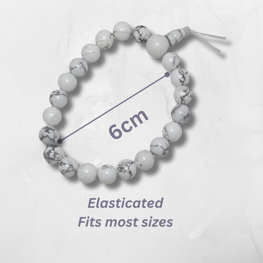 Beaded bracelet with measurement label on a white background
