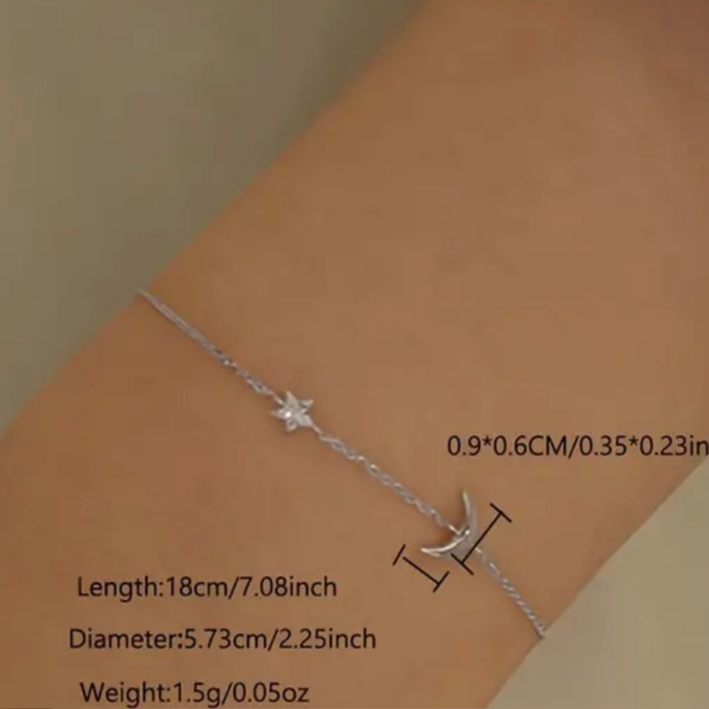 Size: 14cm + 3cm extension
Material: 925 Sterling Silver with 14K Gold Plating
Design: Star and moon charms on a fine chain
Style: Minimal, celestial, elegant
Features: Hypoallergenic and tarnish-resistant
