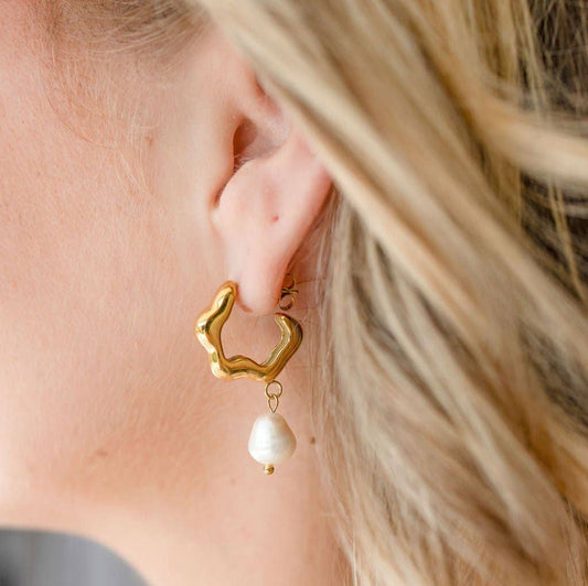 Product Details:
Dimensions: Hoop size 2cm x 3.8cm
Material: Hypoallergenic stainless steel
Plating: Extra thick 18K Gold Plated
Features: Waterproof, tarnish-resistant, and hypoallergenic
Note: Please read the care instructions before making a purchase