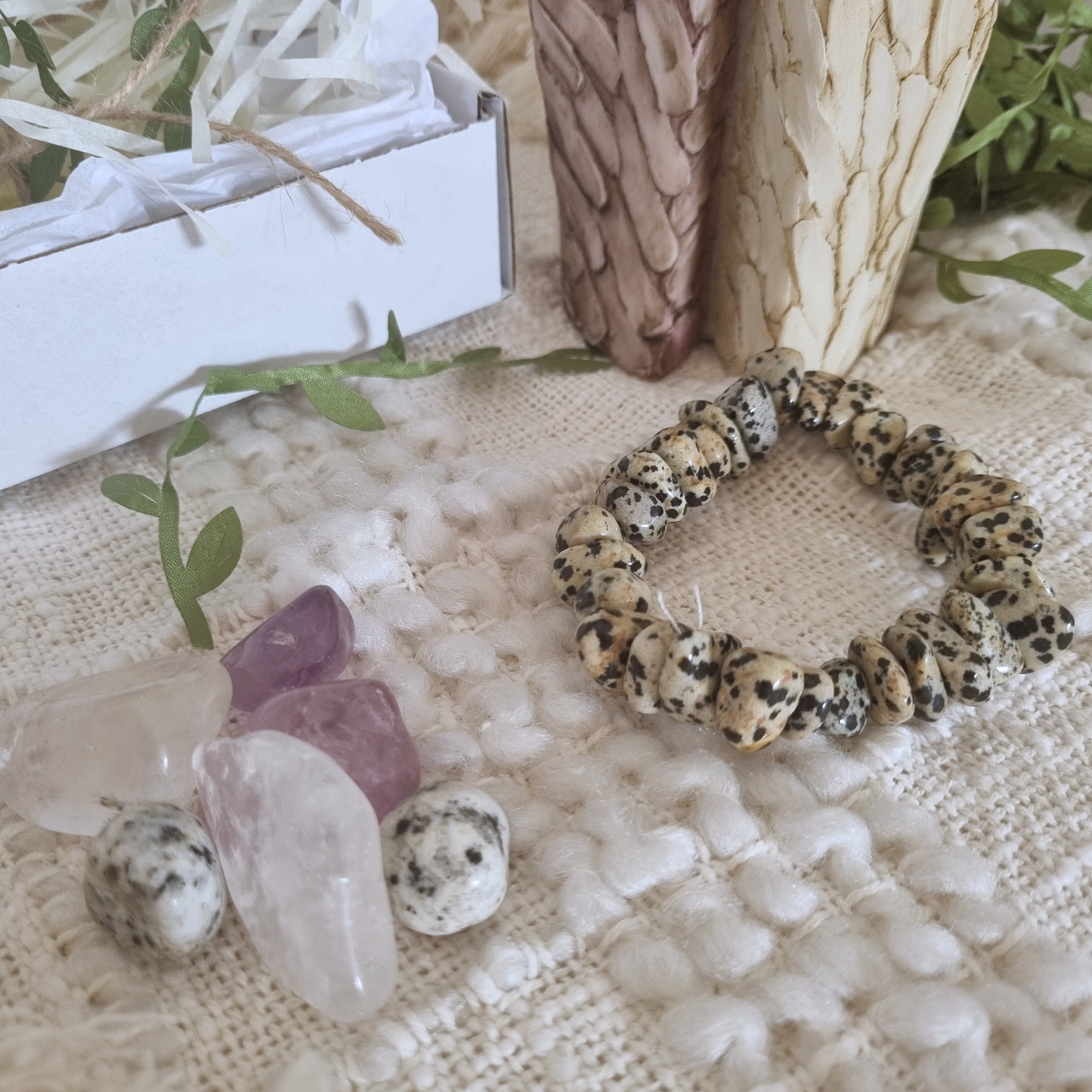 Gift box - Dalmation Jasper Bracelet & Tumblestones