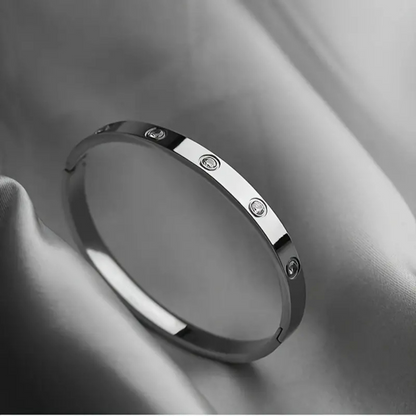 Timeless Silver Bangle – Sleek, Stackable, and Effortlessly Elegant