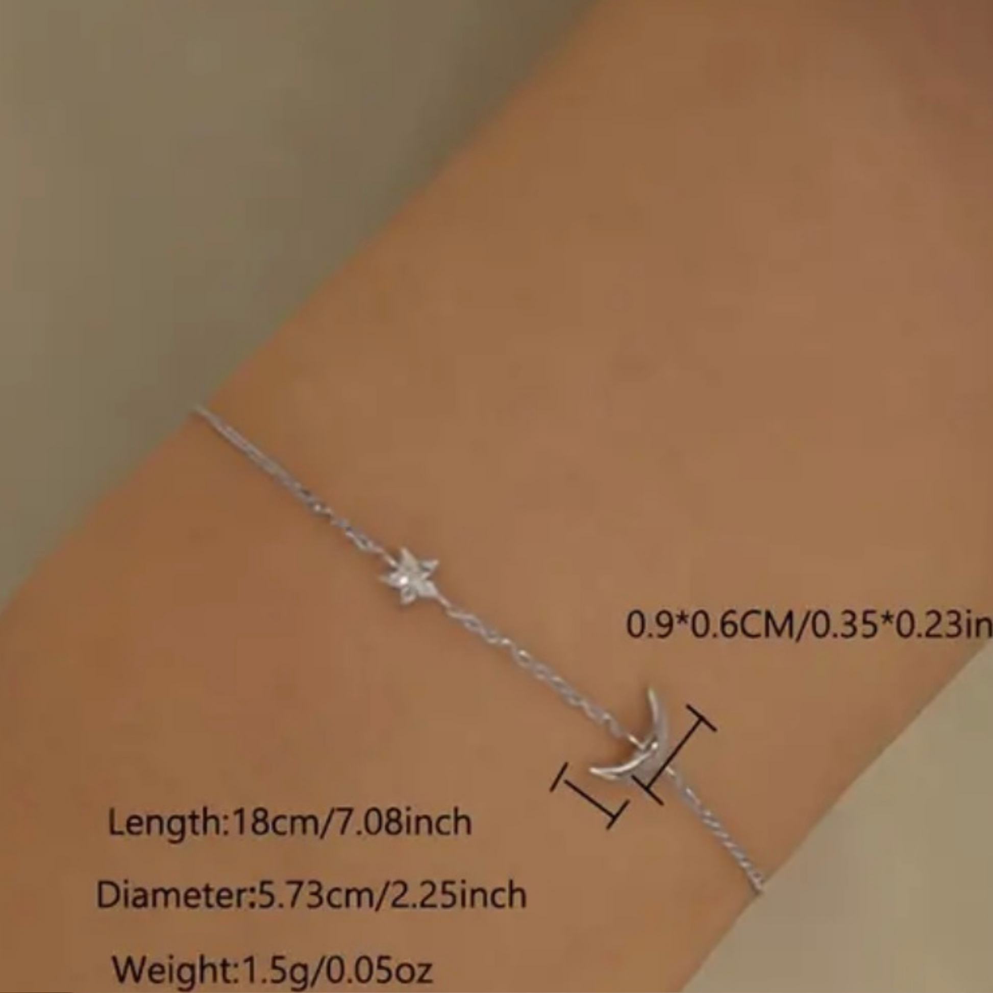 Size: 14cm + 3cm extension
Material: 925 Sterling Silver with 14K Gold Plating
Design: Star and moon charms on a fine chain
Style: Minimal, celestial, elegant
Features: Hypoallergenic and tarnish-resistant