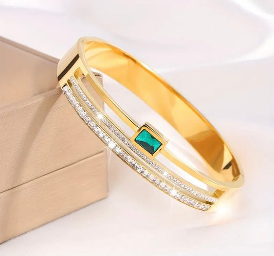 Bold & Beautiful: 18K Gold Plated Triple Band bangle